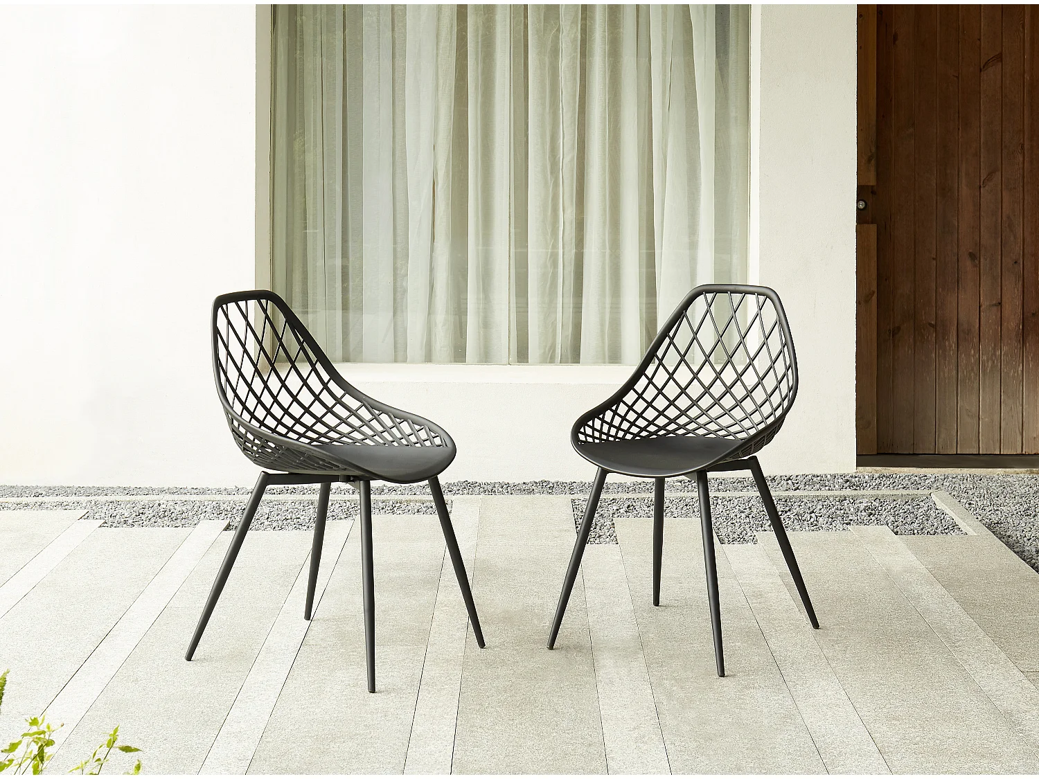 Lot de 2 chaises de jardin en polypropylène avec pieds en métal - Noir - MALAGA de MYLIA