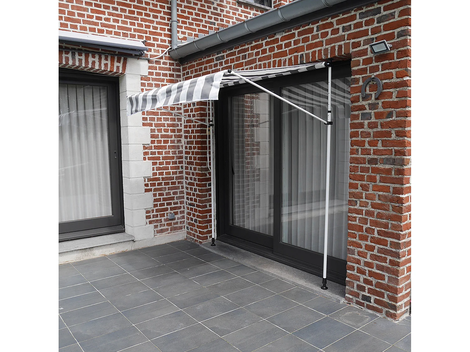 Store banne pour balcon CHENE 3 × 1,2m - Toile rayée blanche/grise et structure blanche - HAPPY GARDEN