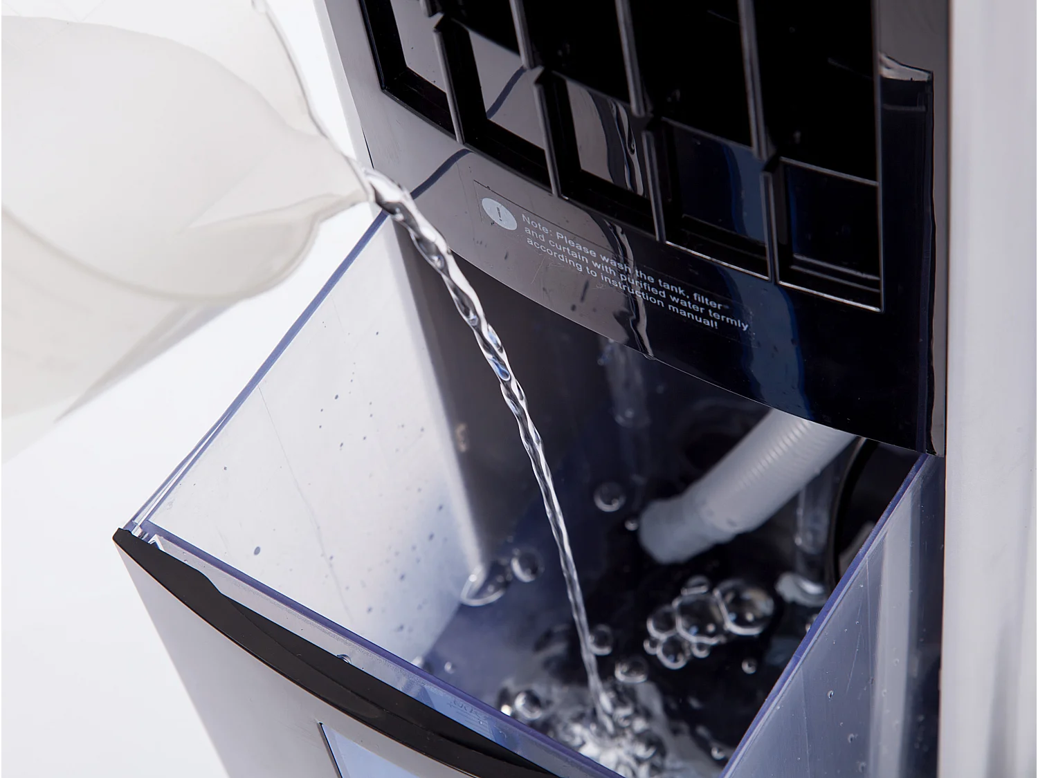 Rafraichisseur d'air par évaporation à débit élevé avec ioniseur