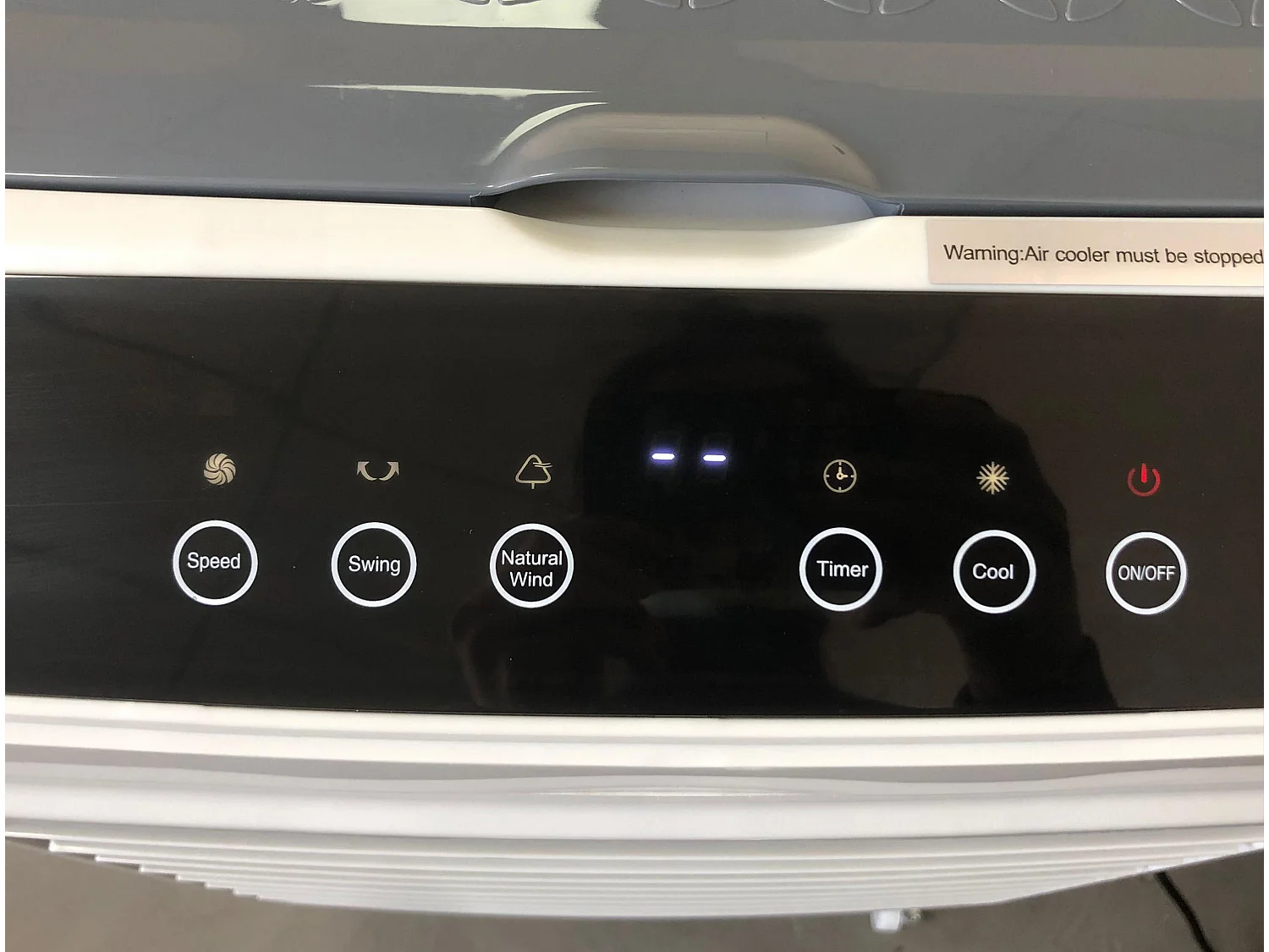 Aparelho de ar condicionado evaporativo de caudal elevado com abertura superior