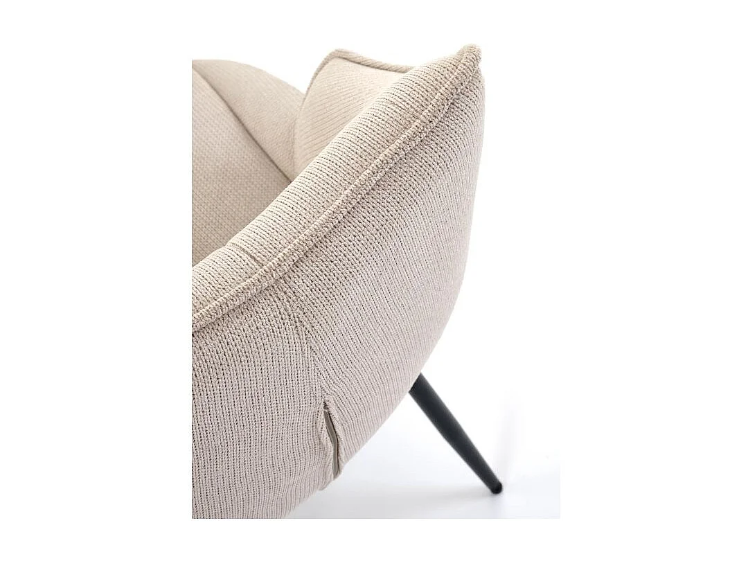 Chaise design en tissu beige avec pieds en métal noir Ricardo