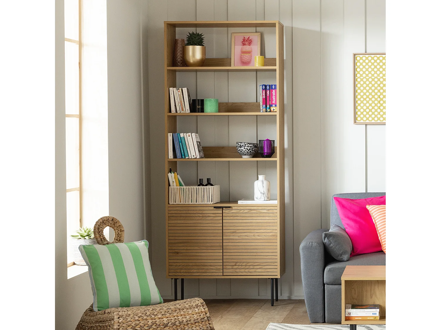 Houten boekenkast met 4 planken en 2 deuren STINNA