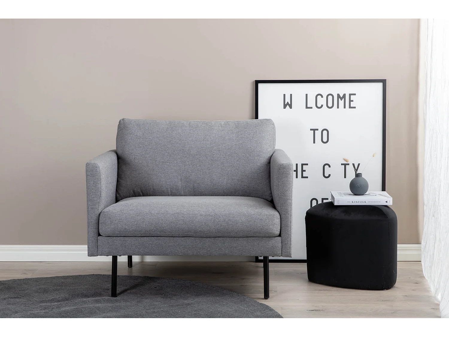 Zoom fauteuil grijs.