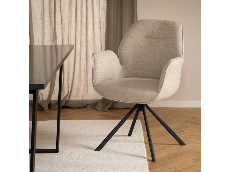 Aura chaise de salle à manger avec accoudoirs beige.