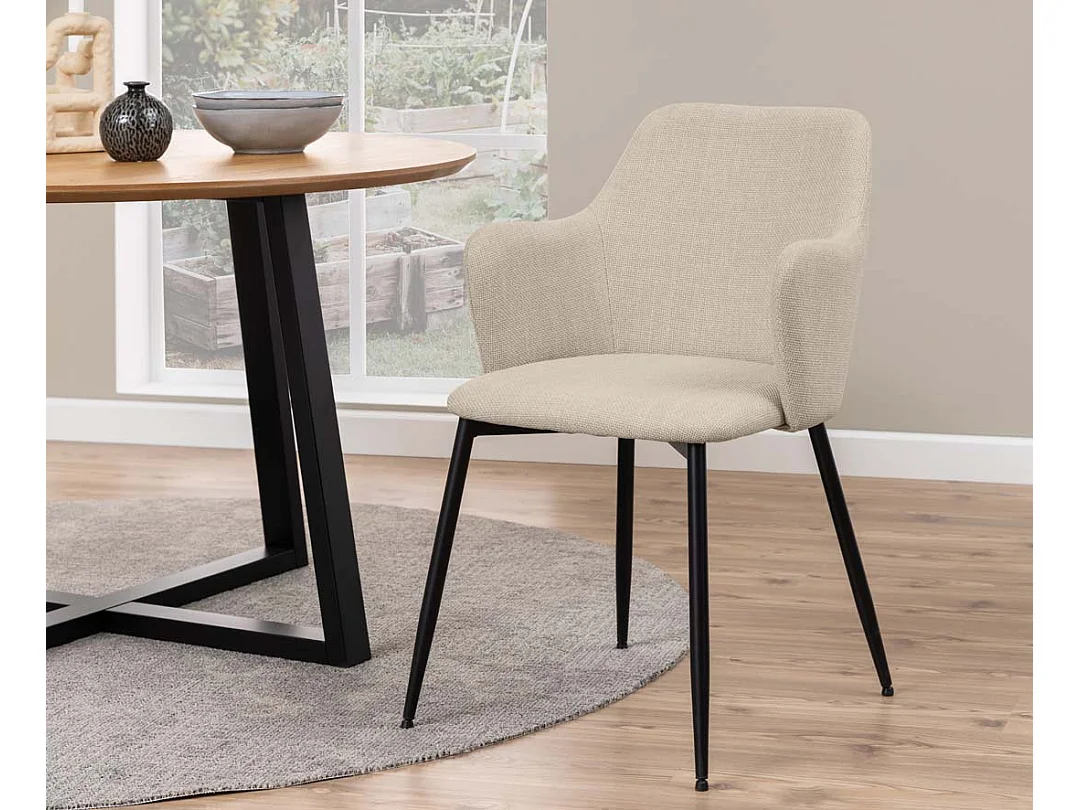 Ilora eetkamerstoel met armleuningen beige.