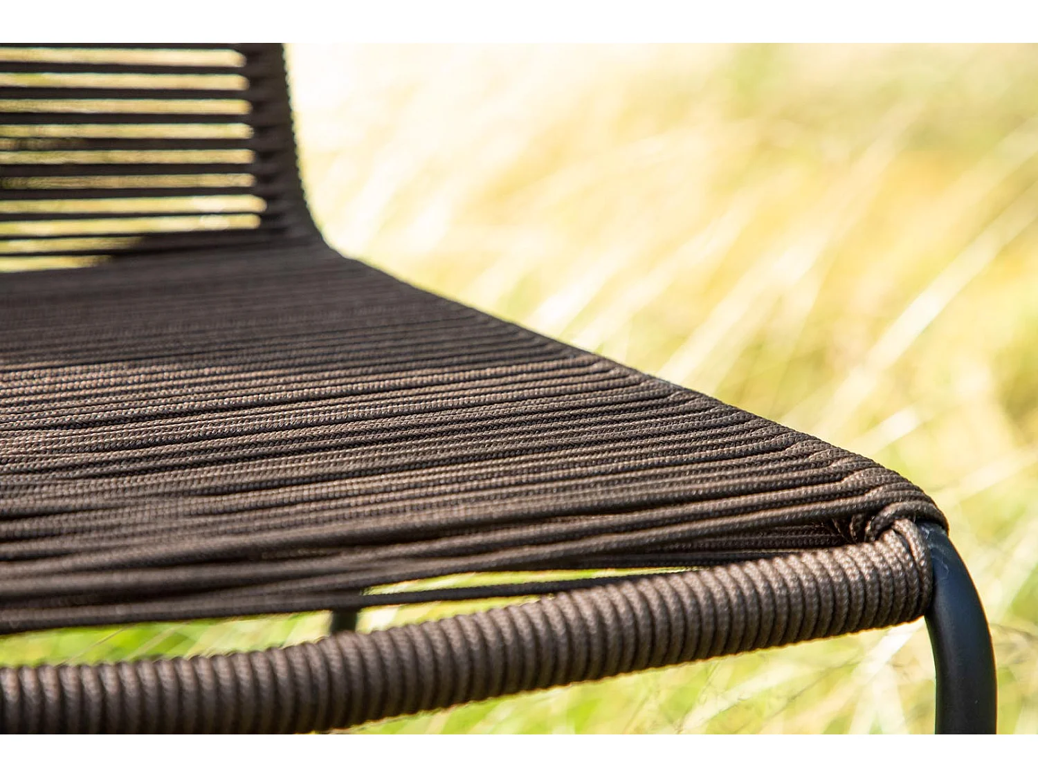 Lindos chaise de jardin empilable marron.