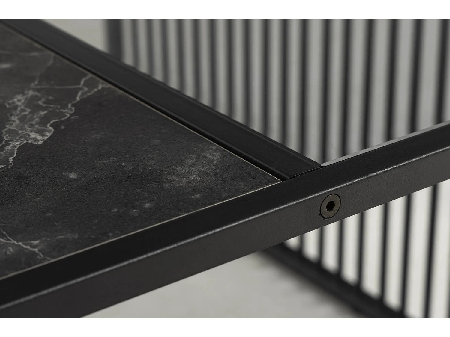 Strington table basse 80x80 cm verre enfumé, noir marbré décor.