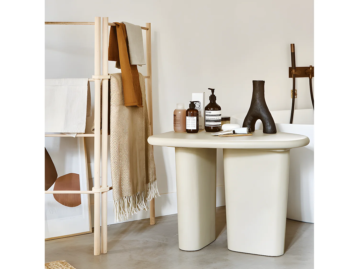 Table basse design organique couleur argile LOÏS