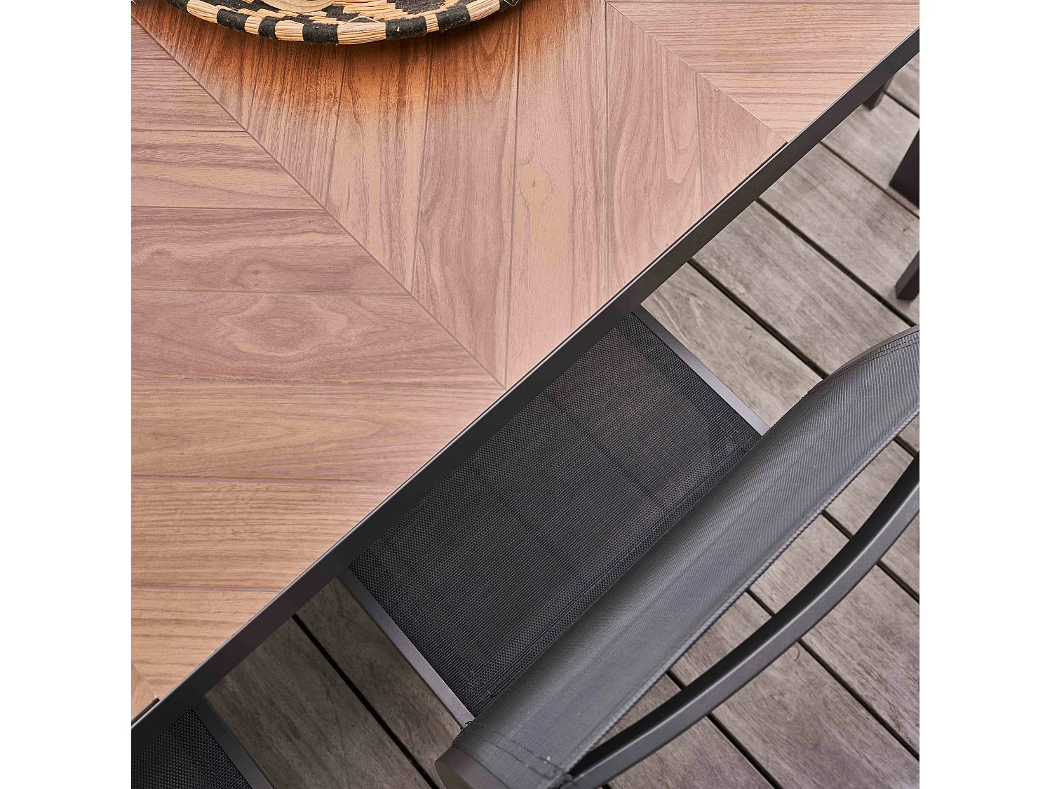 Table de jardin en céramique effet bois chevron - Tivoli