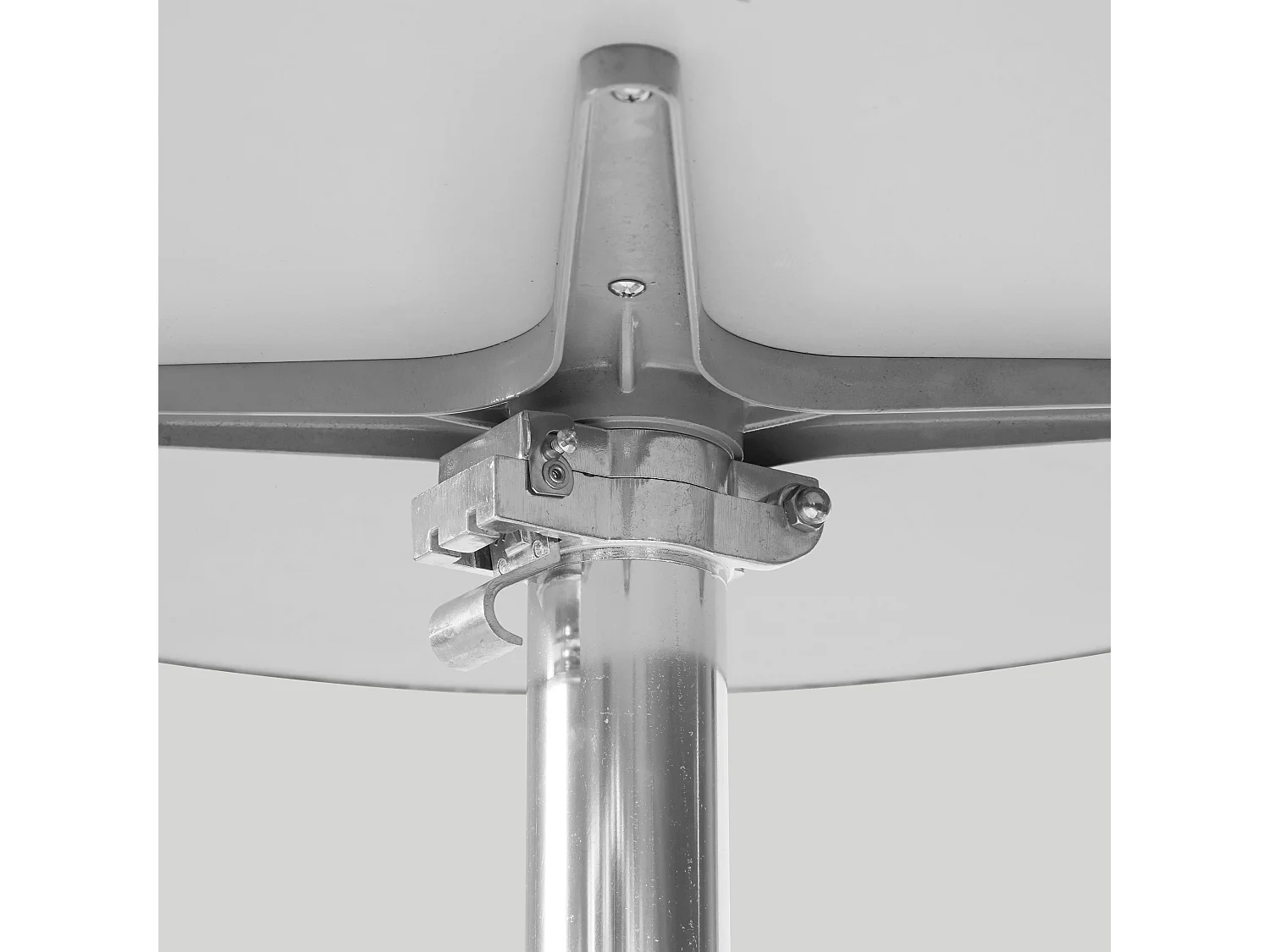 Table de terrasse inclinable ronde en aluminium