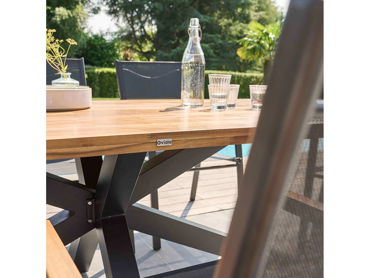 Table de jardin en bois d'acacia et aluminium