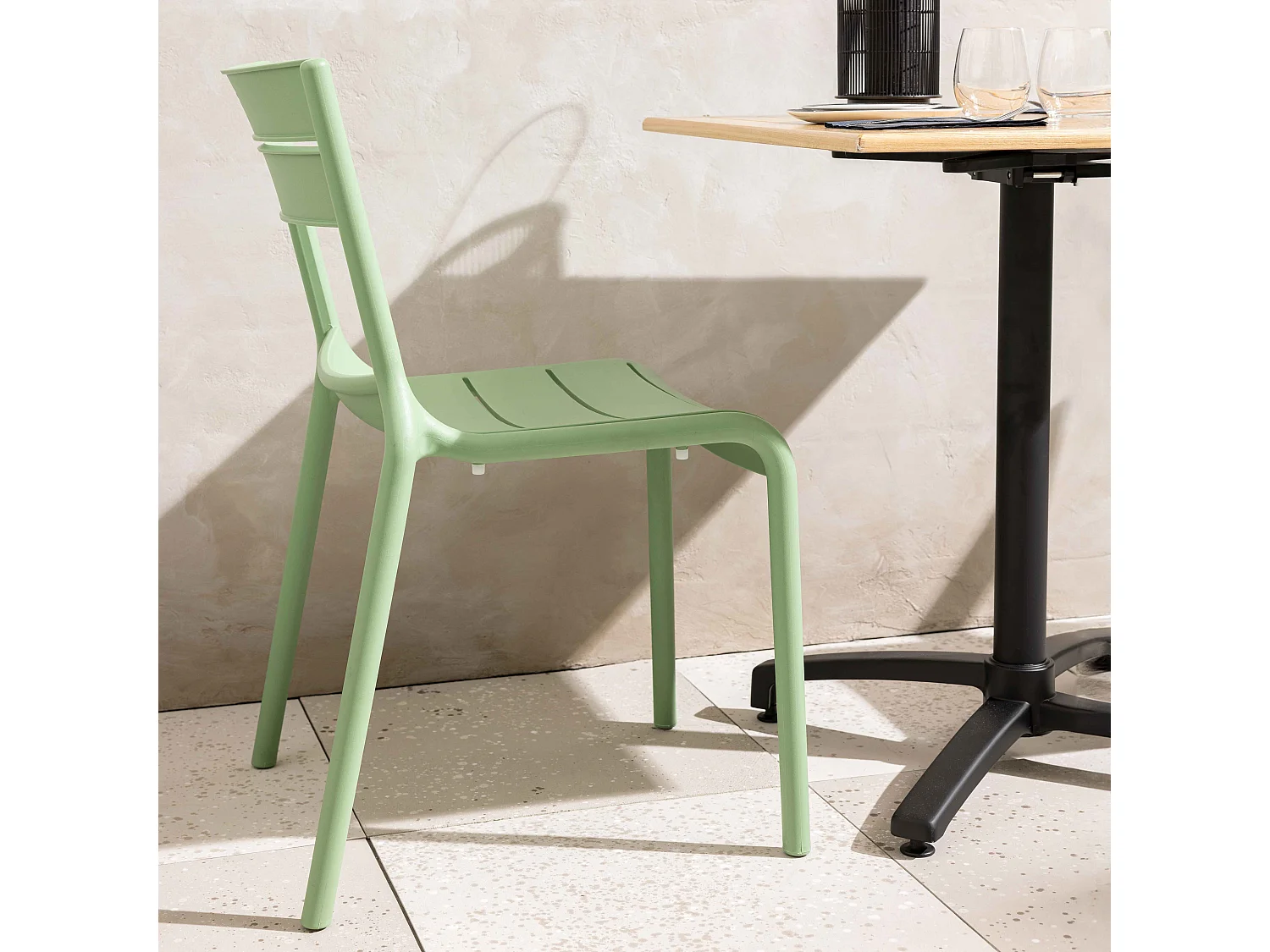 Lot de 4 chaises de terrasse en plastique vert sauge