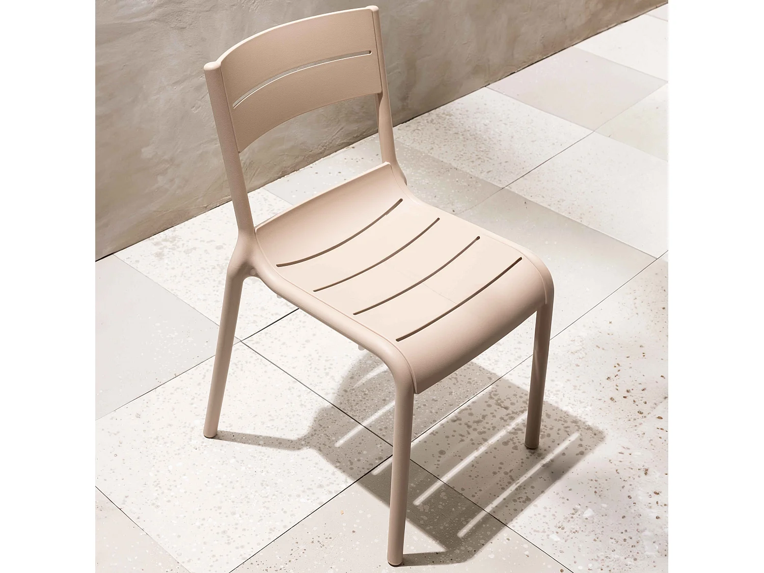 Lot de 4 chaises de terrasse en plastique beige