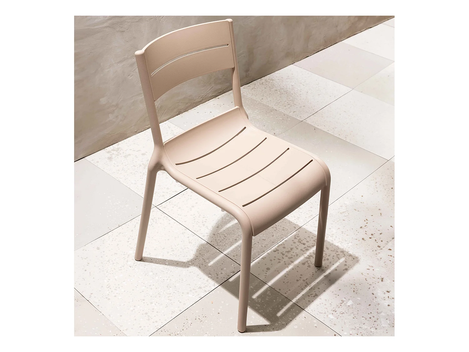 Lot de 4 chaises de terrasse en plastique beige