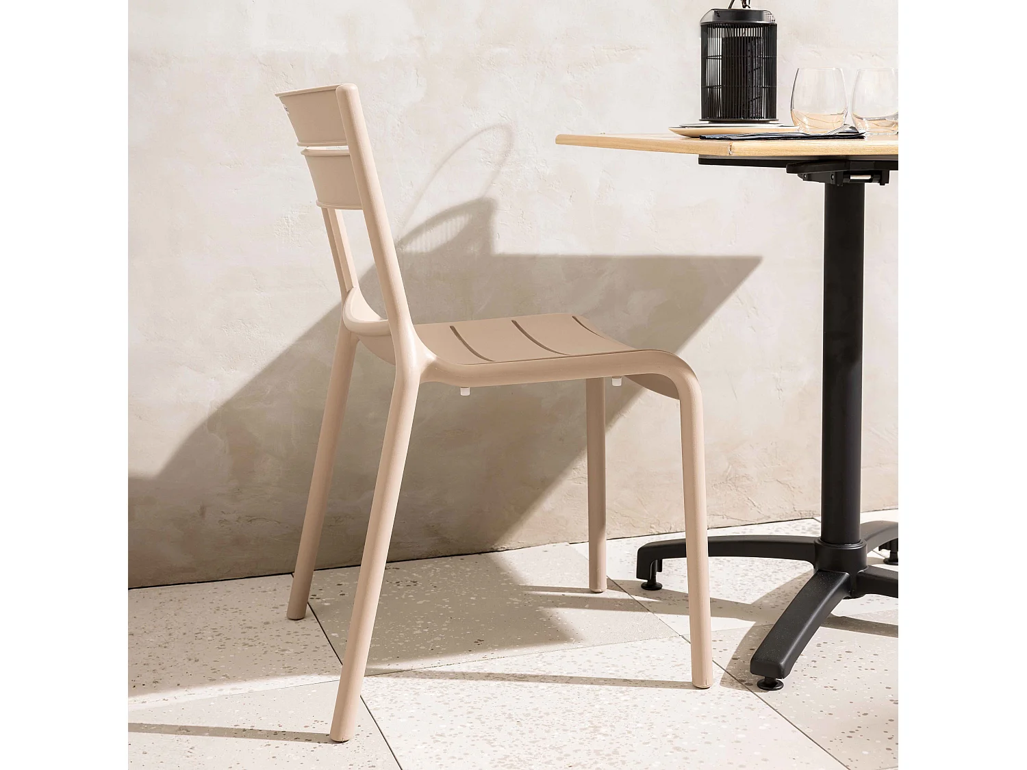 Lot de 4 chaises de terrasse en plastique beige