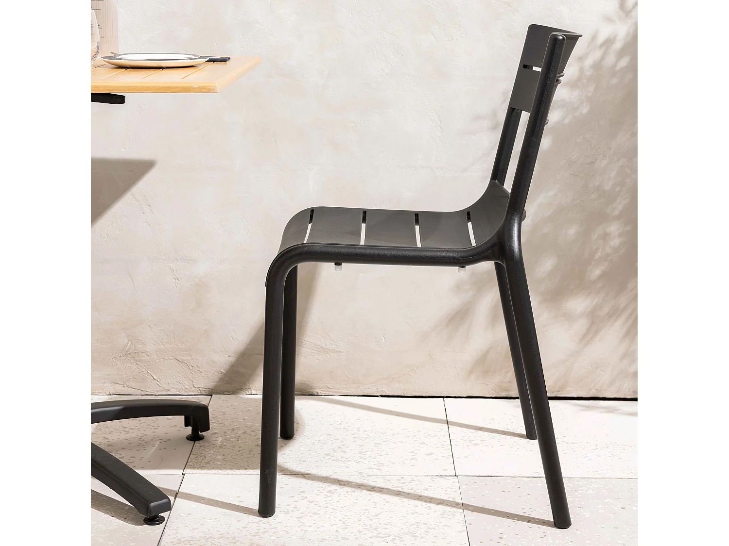 Lot de 4 chaises de terrasse en plastique noires