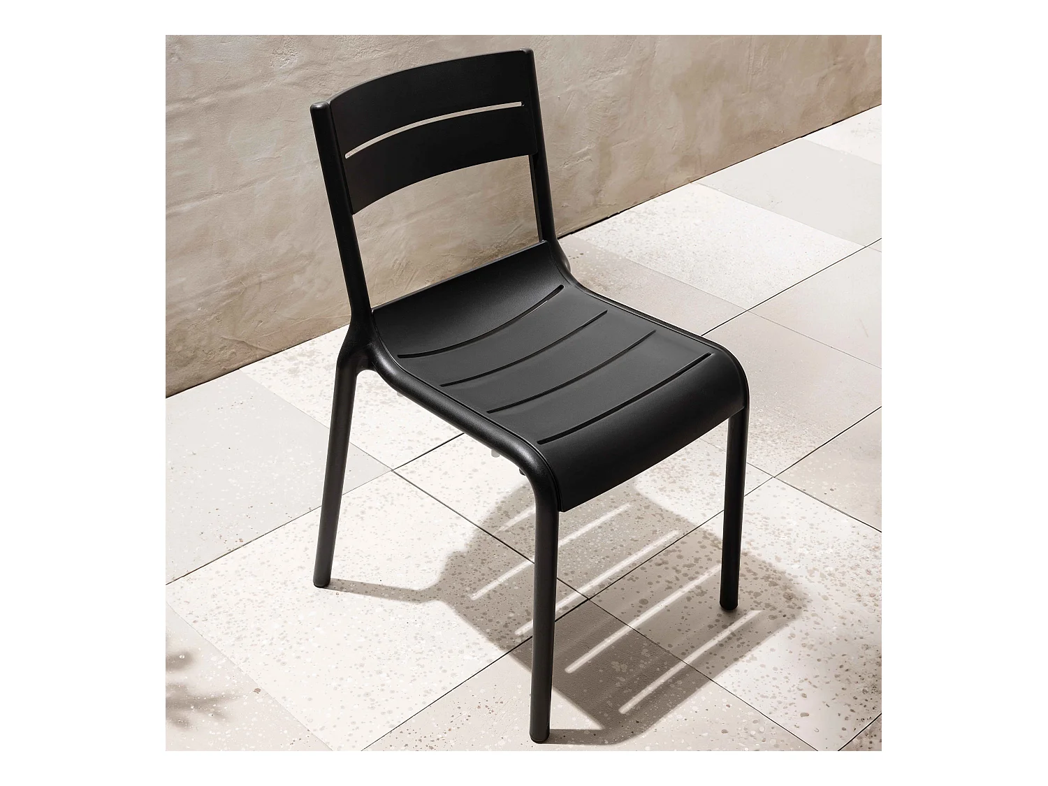 Lot de 4 chaises de terrasse en plastique noires