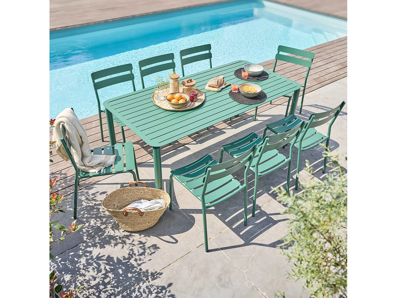 Ensemble table de jardin et 8 chaises vert foncé