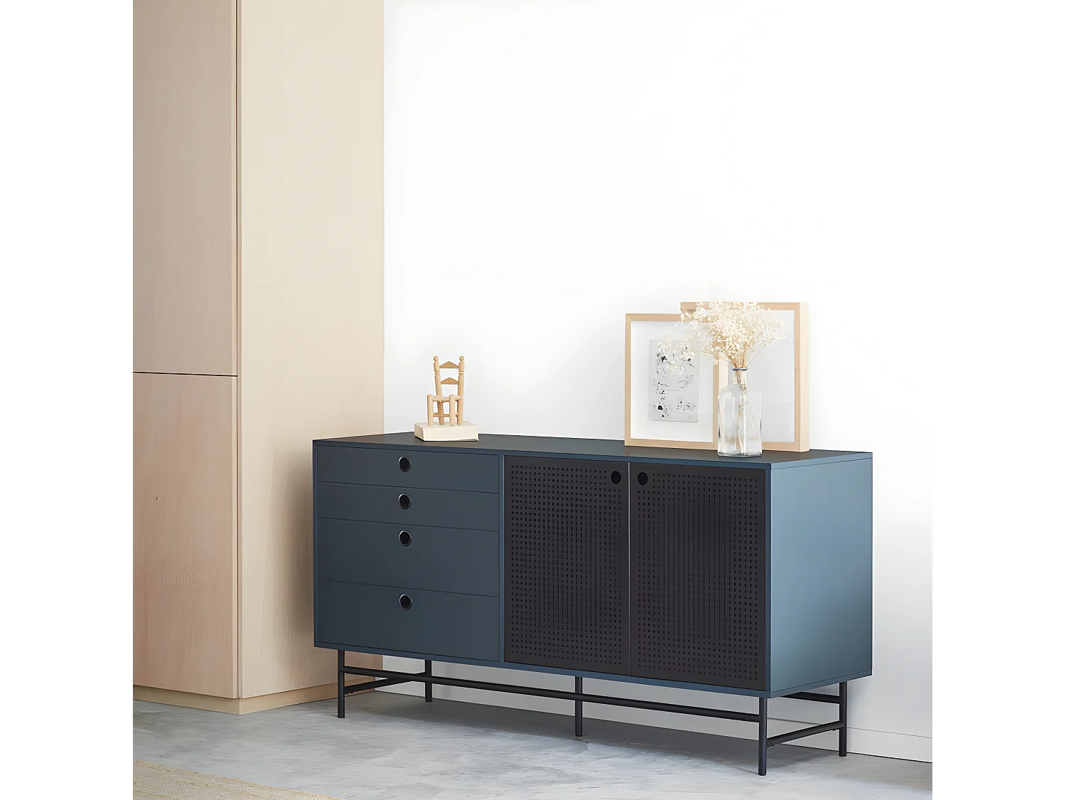 Buffet bas en bois et métal perforé 4 tiroirs 2 portes PUNTO