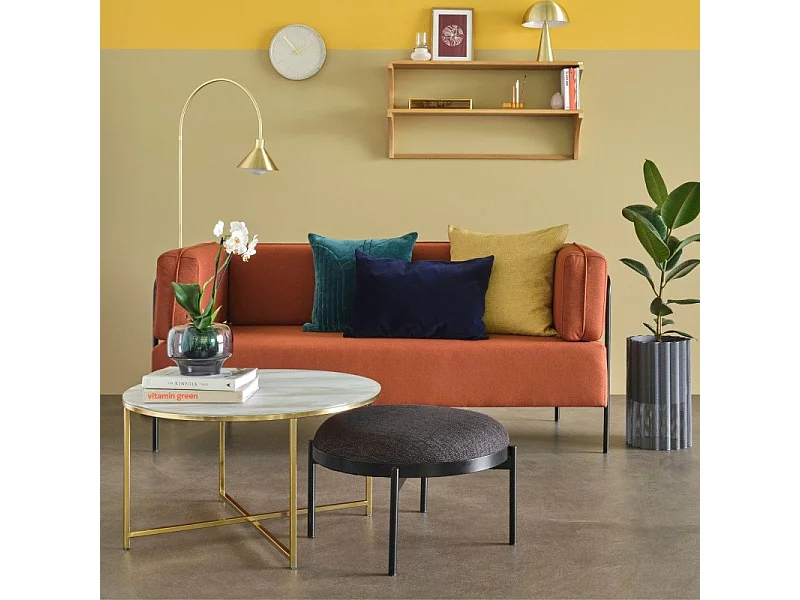 Canapé 2,5 places style rétro en tissu orange CAMARGO