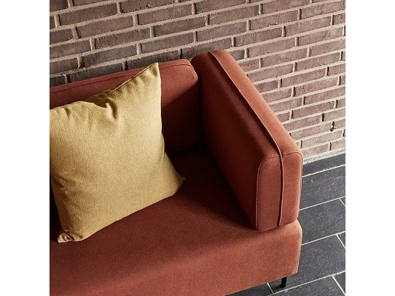 Canapé 2,5 places style rétro en tissu orange CAMARGO