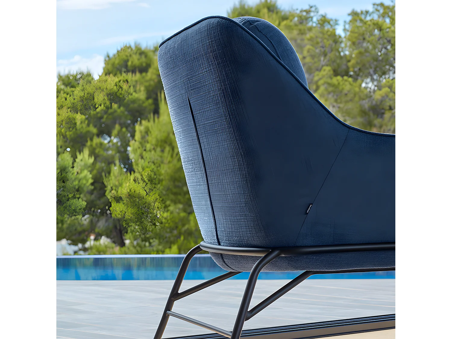 Fauteuil design en tissu pieds métal SADIRA