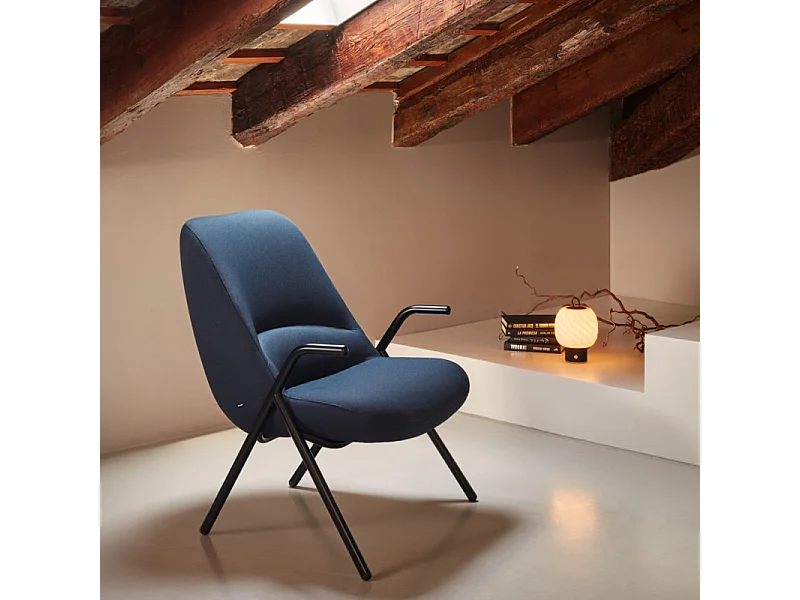 Fauteuil en tissu avec accoudoirs en métal DINS