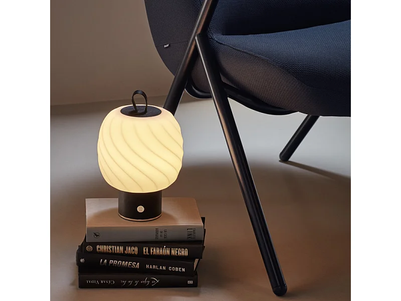 Fauteuil en tissu avec accoudoirs en métal DINS