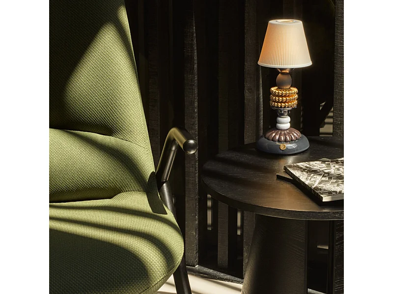 Fauteuil haut dossier pieds métal en tissu DINS