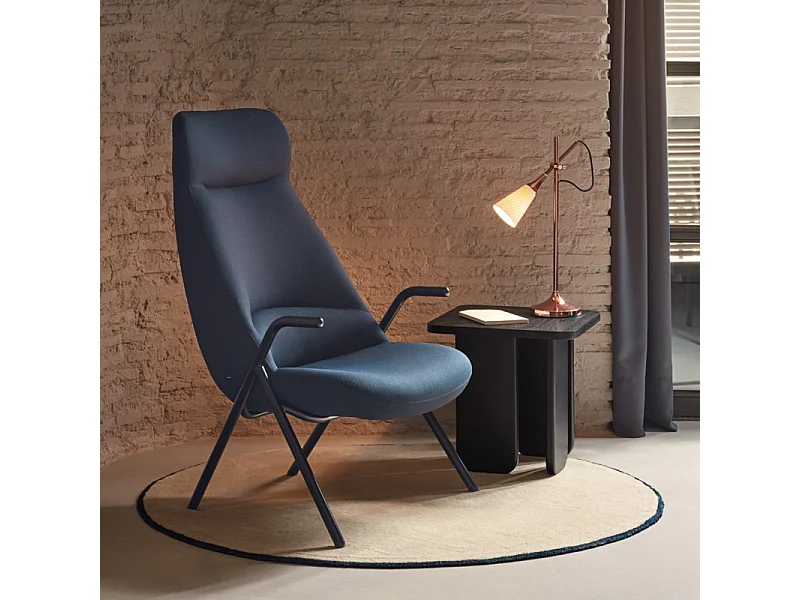 Fauteuil haut dossier pieds métal en tissu DINS