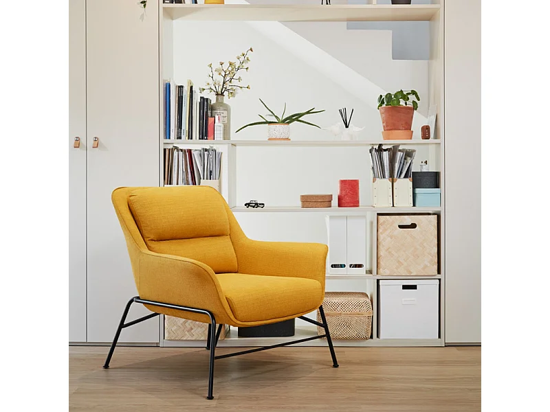 Fauteuil design en tissu pieds métal SADIRA