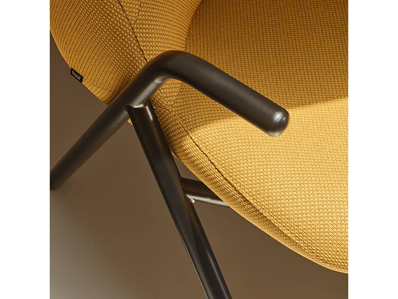 Fauteuil en tissu avec accoudoirs en métal DINS