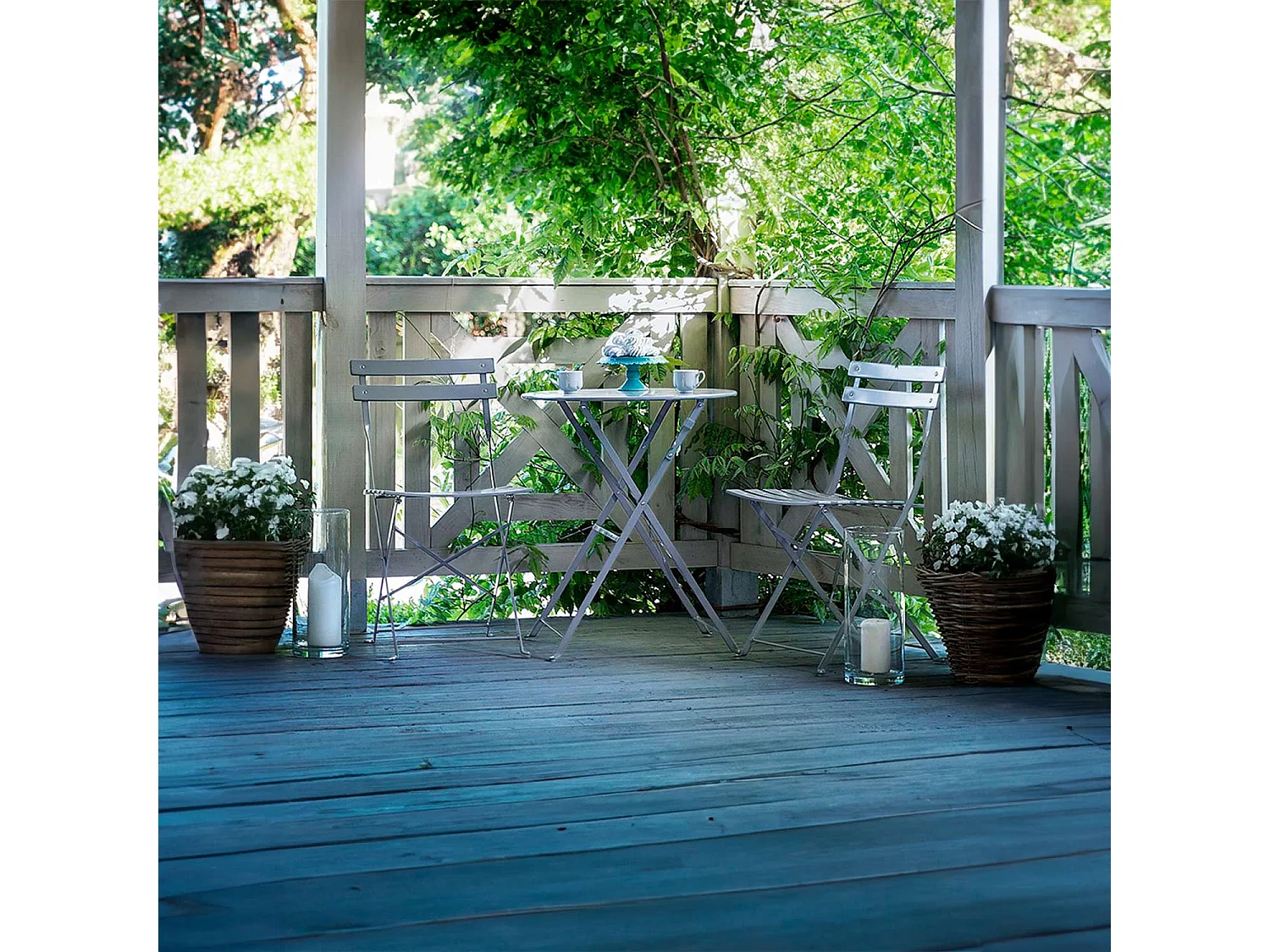 Conjunto de Terraza Plegable Metálico de 2 Sillas y Mesa Redonda Bistreau Gris Thinia Home