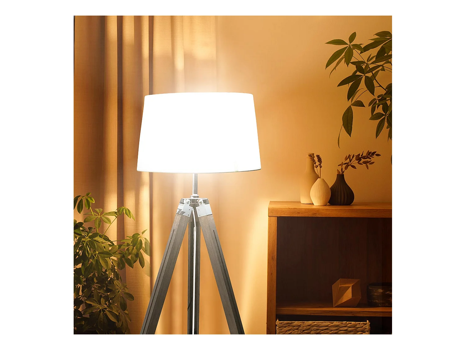 Lampada da terra treppiede 60x52x144,5 cm Bianca O91