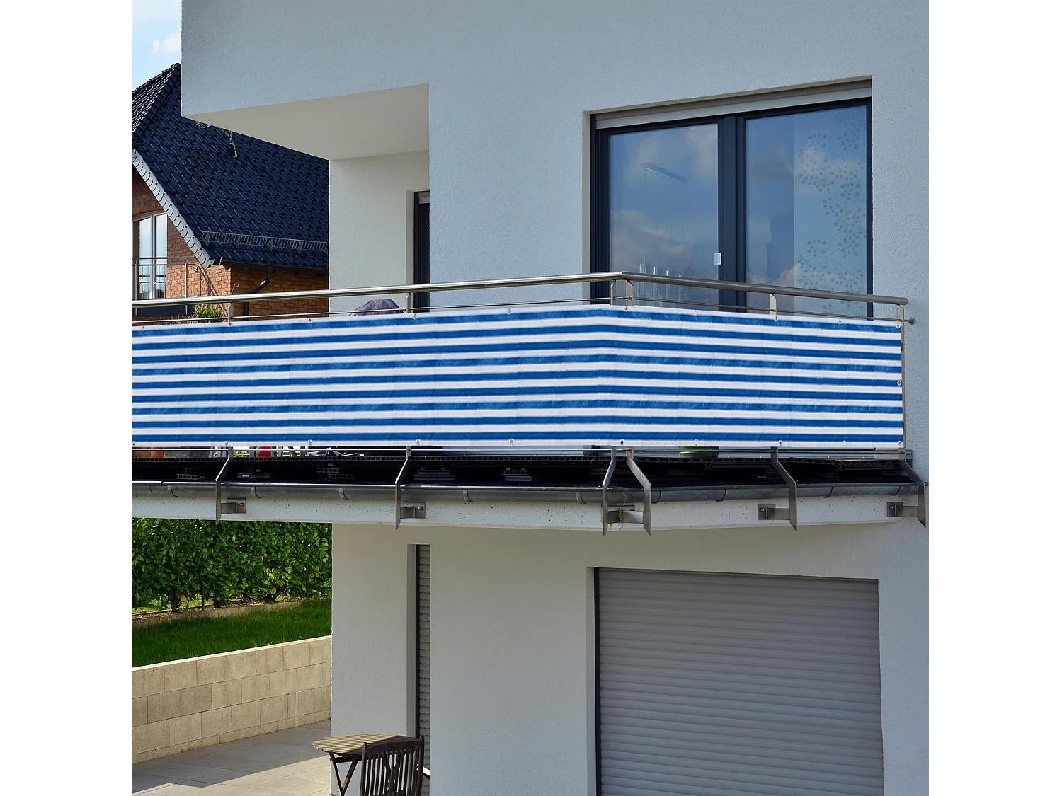 Lot de 2 brise-vue renforcés occultants HDPE haute densité 52 œillets + 4 cordons dim. 5L x 0,90H m bleu blanc rayé