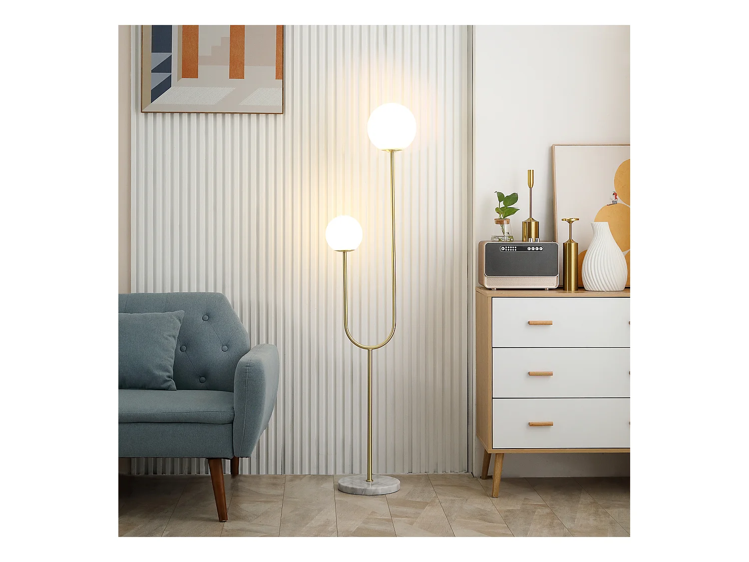 Lampadaire design néo-rétro 2 boules verre blanc opaque max. 25 W piètement marbre blanc acier doré