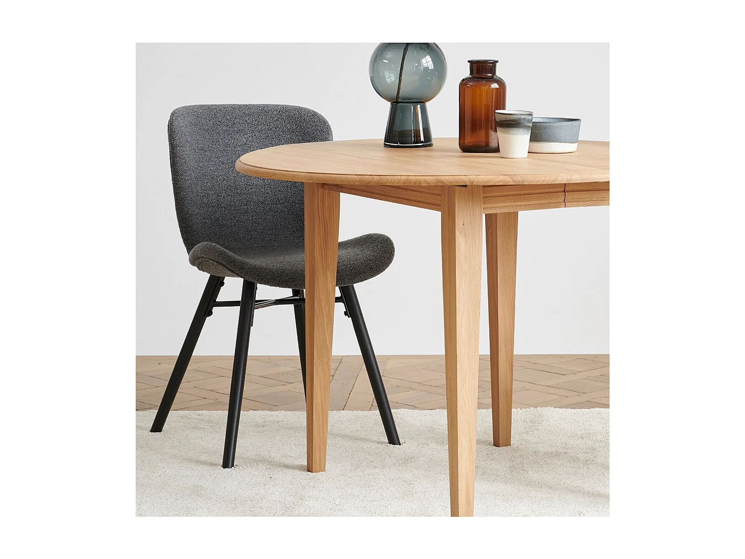 Chaises tissu bouclette gris anthracite et bois chêne (lot de 2) - MATILDA