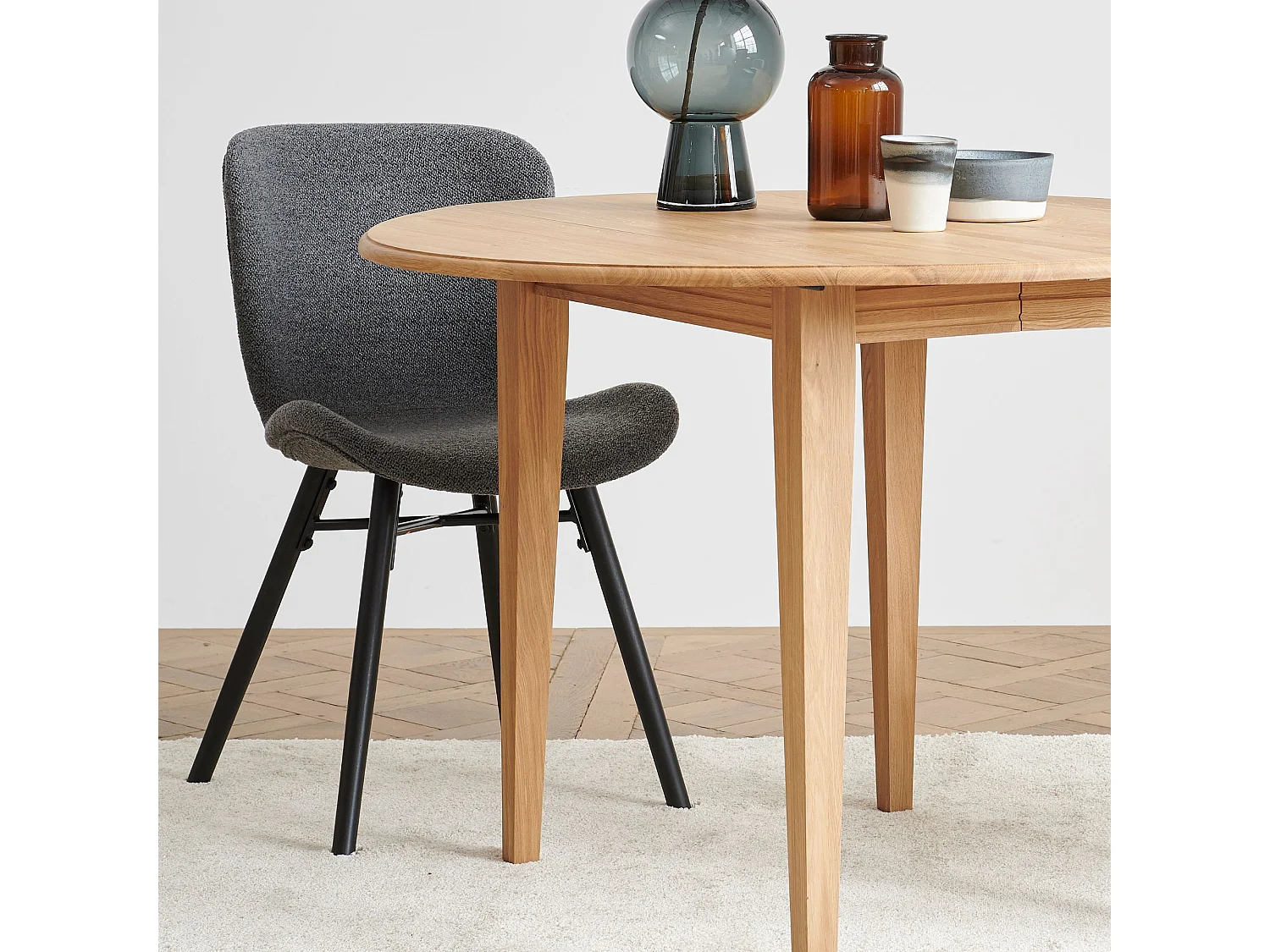 Chaises tissu bouclette gris anthracite et bois chêne (lot de 2) - MATILDA