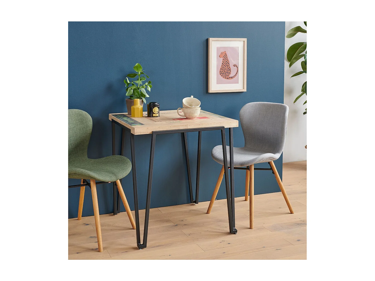 Table bistrot carrée en bois recyclé et pied métal L70 - DEMETER