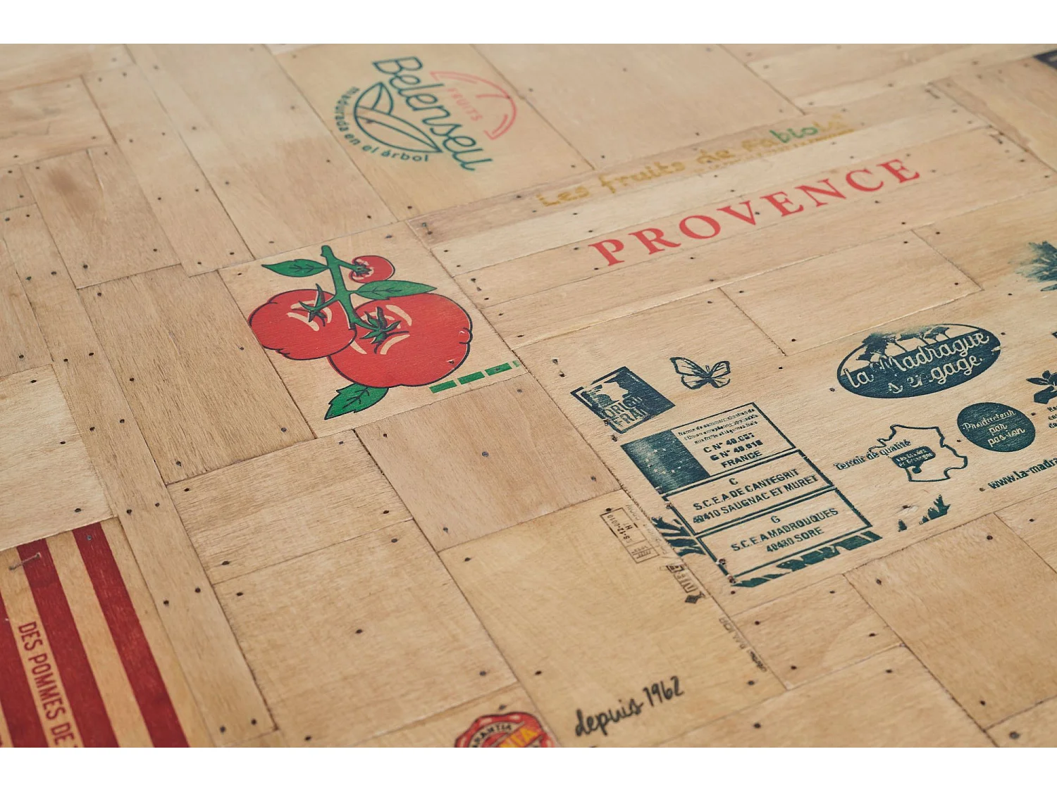 Table bistrot carrée en bois recyclé et pied métal L70 - DEMETER