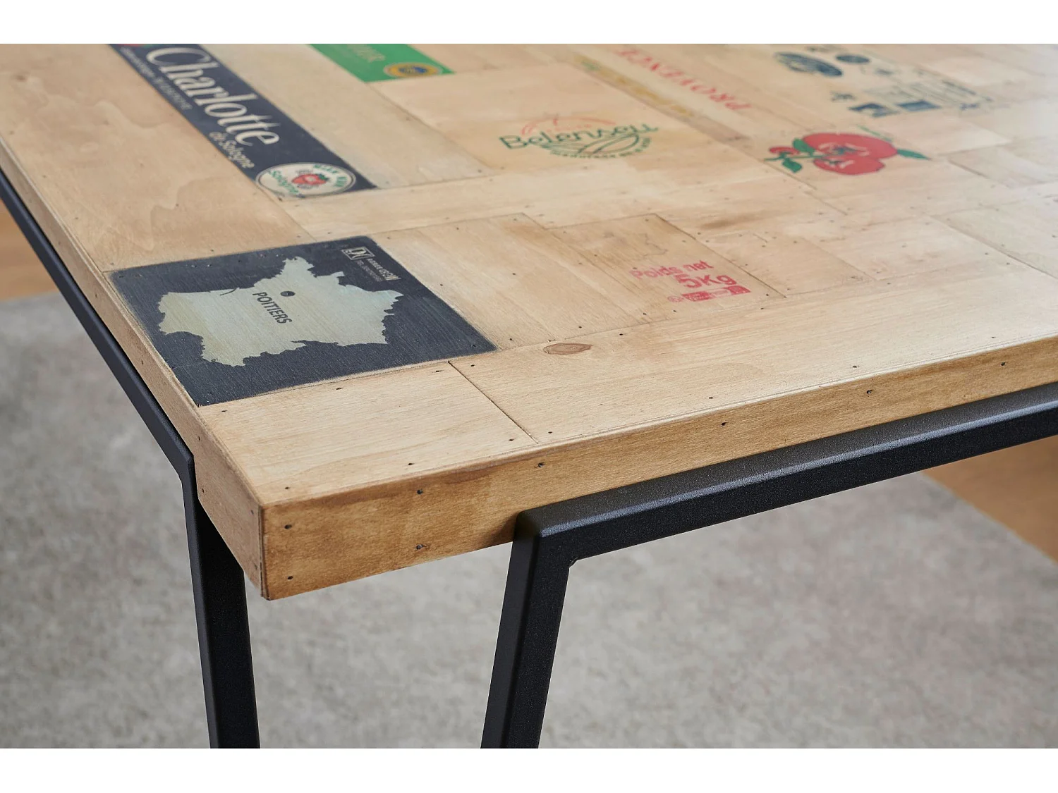 Table bistrot carrée en bois recyclé et pied métal L70 - DEMETER