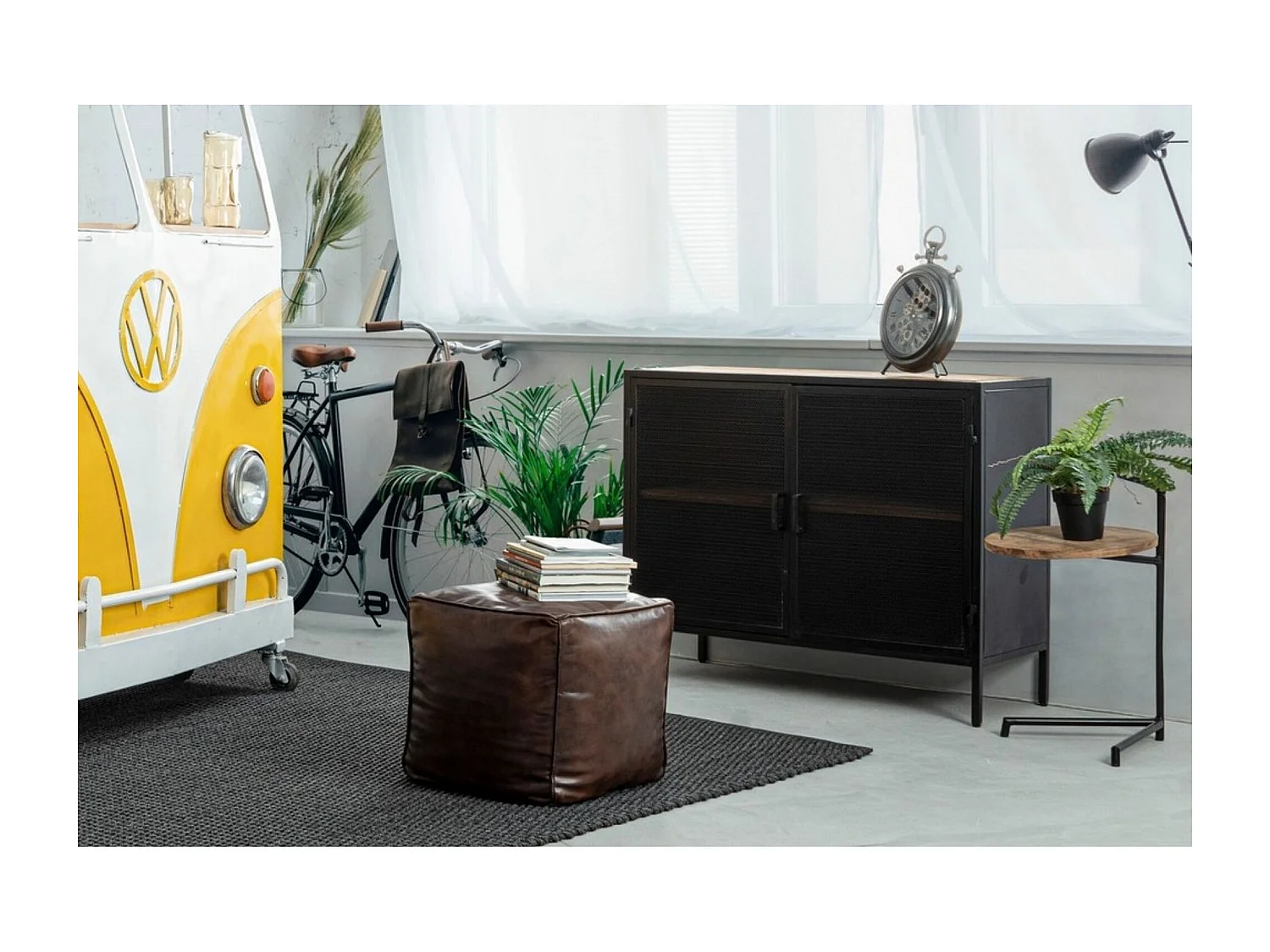 Buffet bas noir industriel en métal 2 portes 1 étagère - GALIC