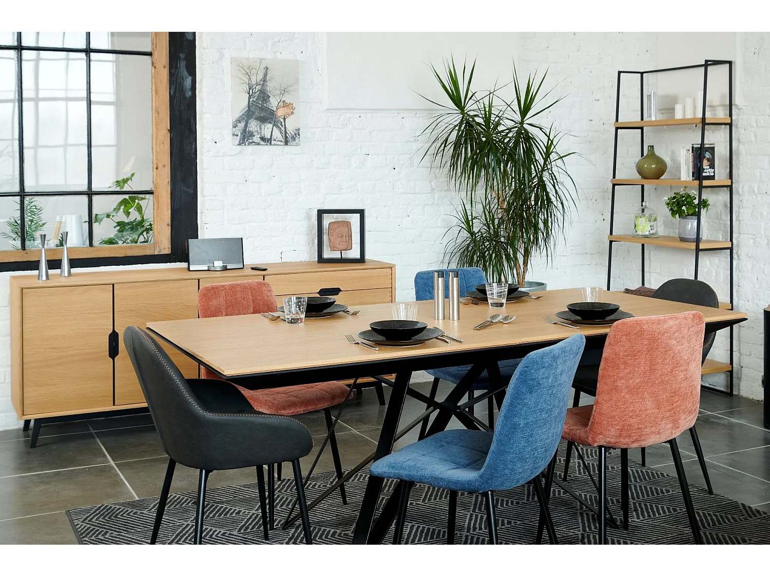 Buffet bas nordique en chêne naturel 3 portes + 4 tiroirs L200 - JOYCE