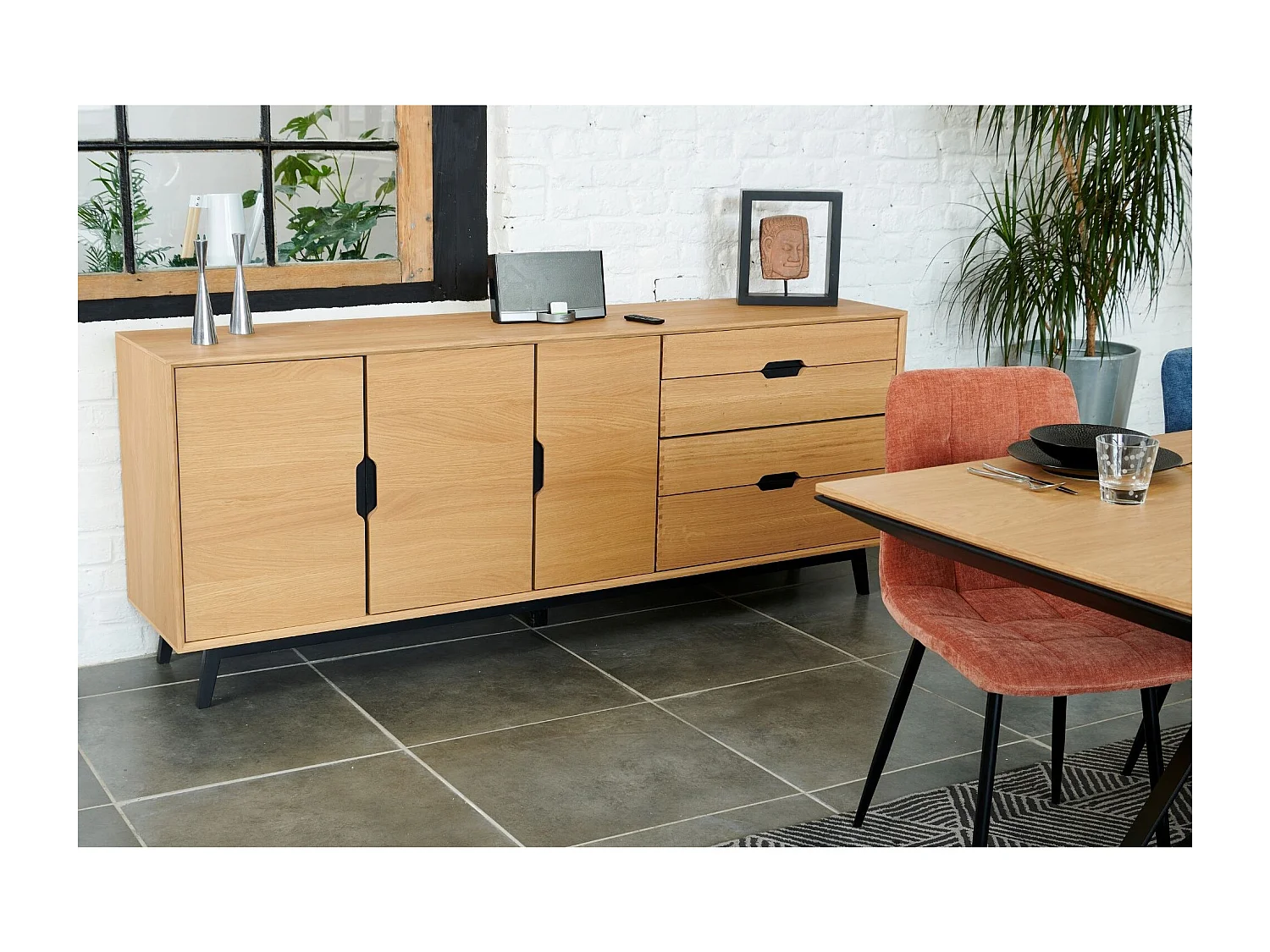 Buffet bas nordique en chêne naturel 3 portes + 4 tiroirs L200 - JOYCE