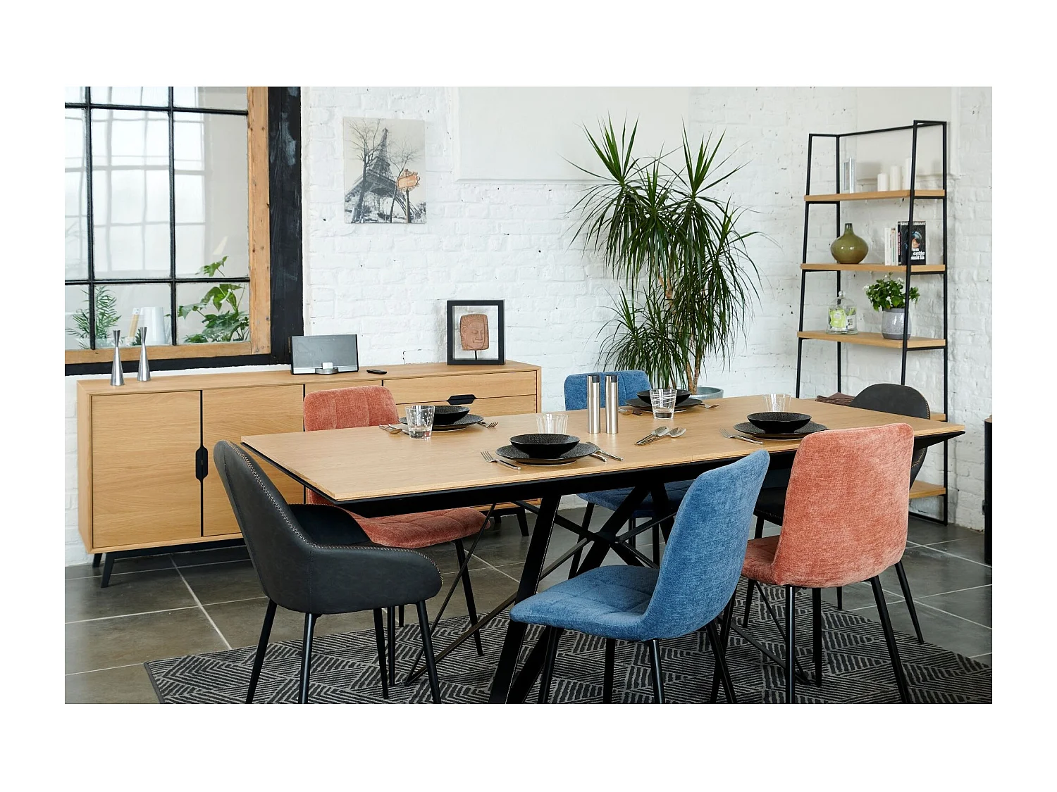 Buffet bas nordique en chêne naturel 3 portes + 4 tiroirs L200 - JOYCE