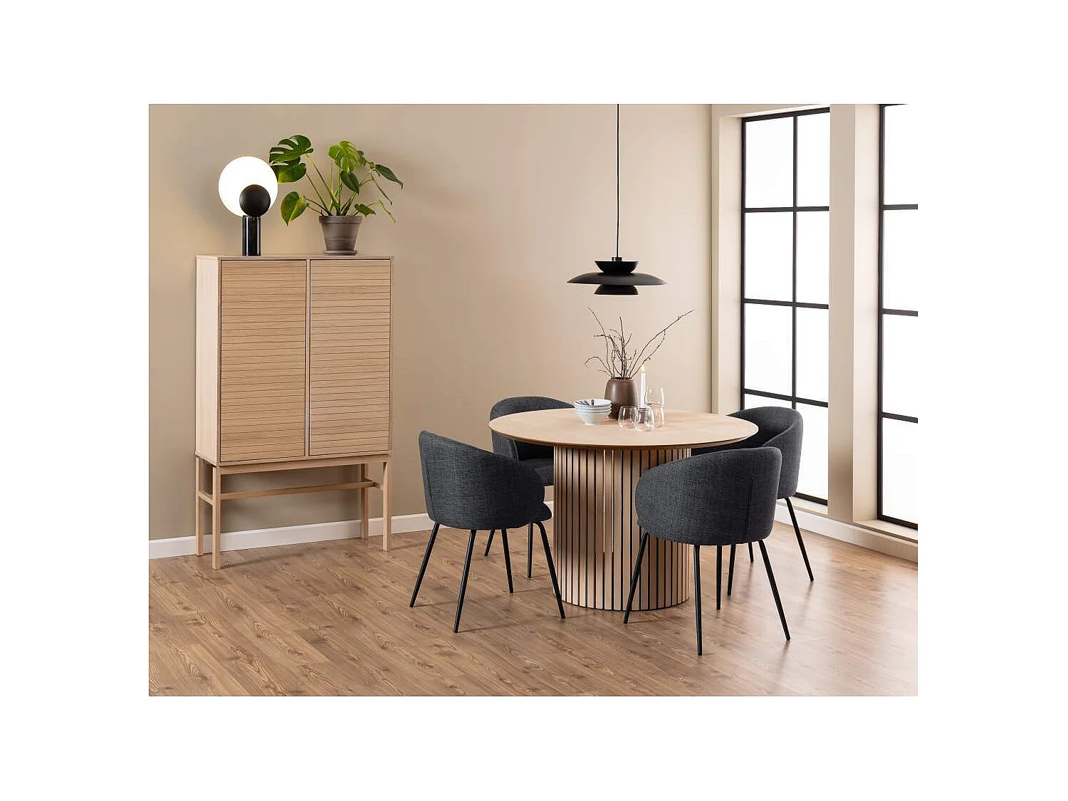 Linley Vitrinenschrank 2 Türen Eichenfurnier.