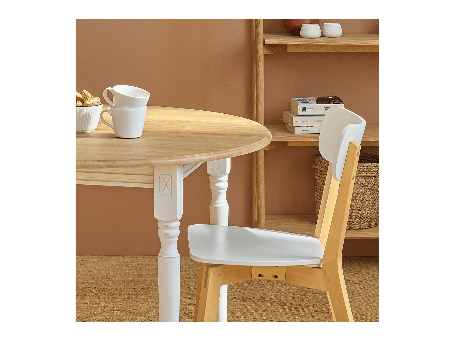 Table extensible ronde bois D115 avec 1 allonge et pieds tournés - VICTORIA