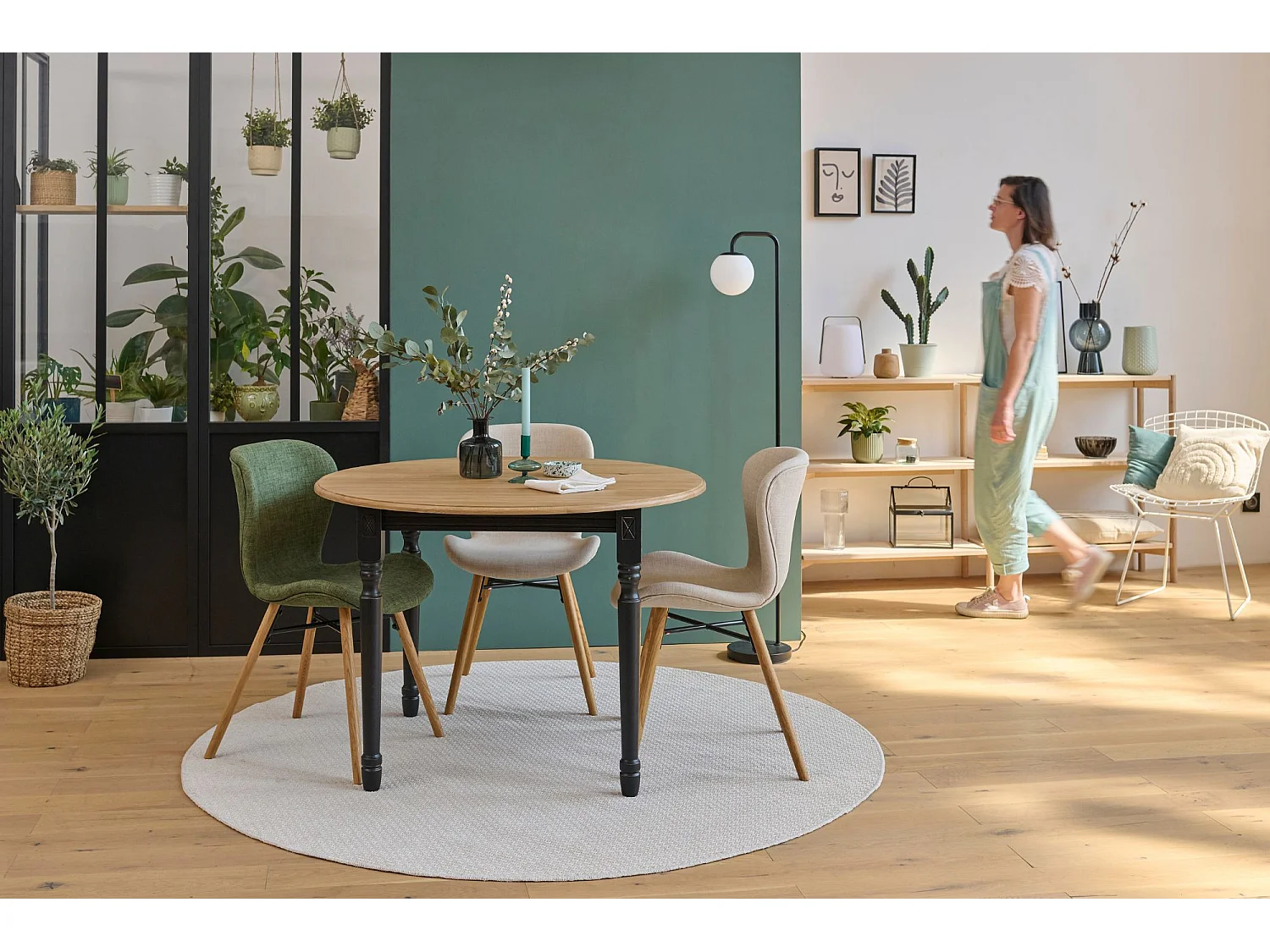 Table extensible ronde bois D105 + 1 allonge et pieds tournés - VICTORIA