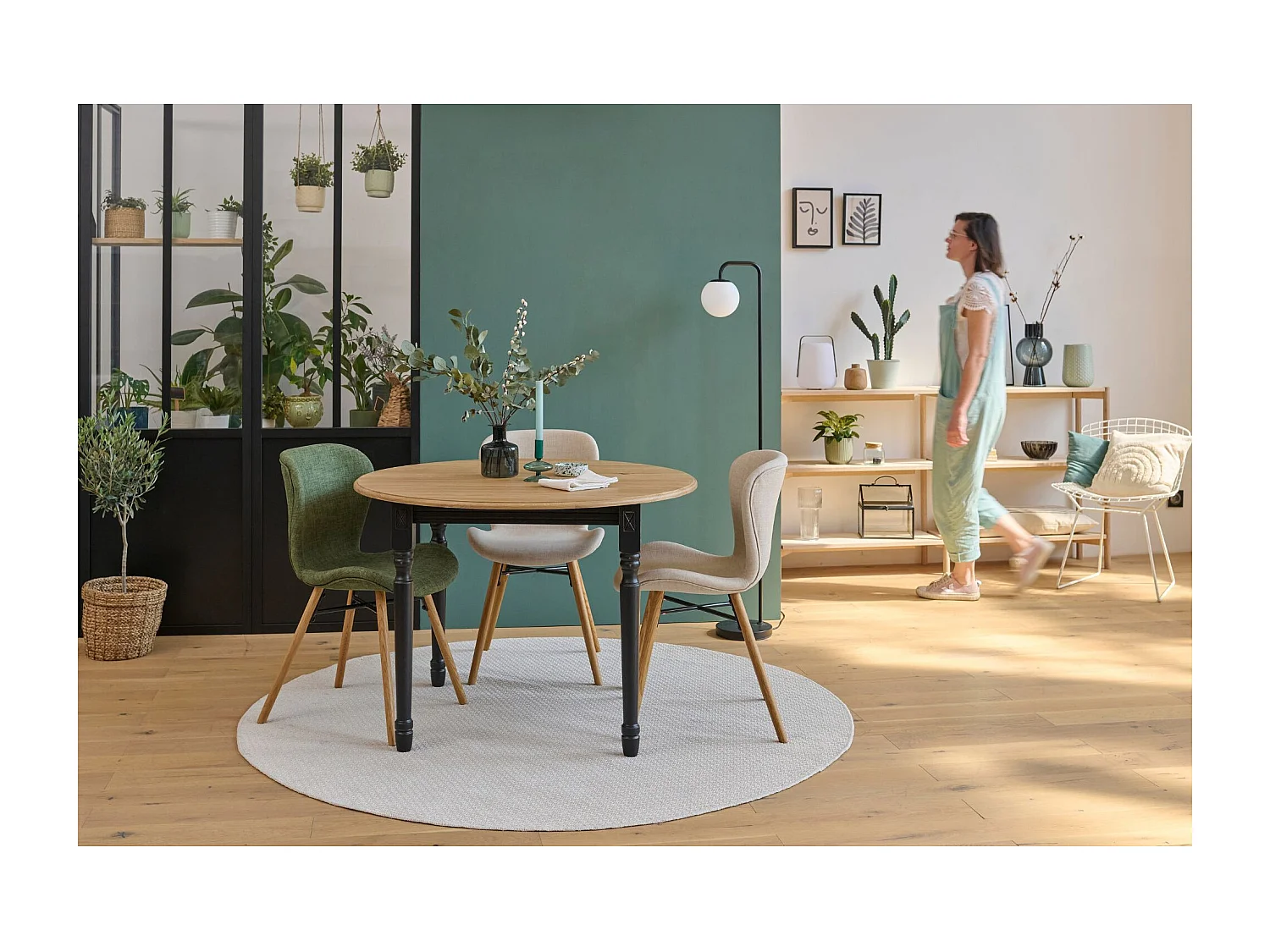 Table extensible ronde bois D105 + 1 allonge et pieds tournés - VICTORIA