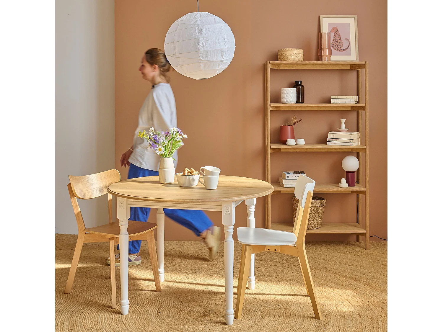 Table ronde en bois 6 pieds tournés D105 + 3 rallonges bois - VICTORIA